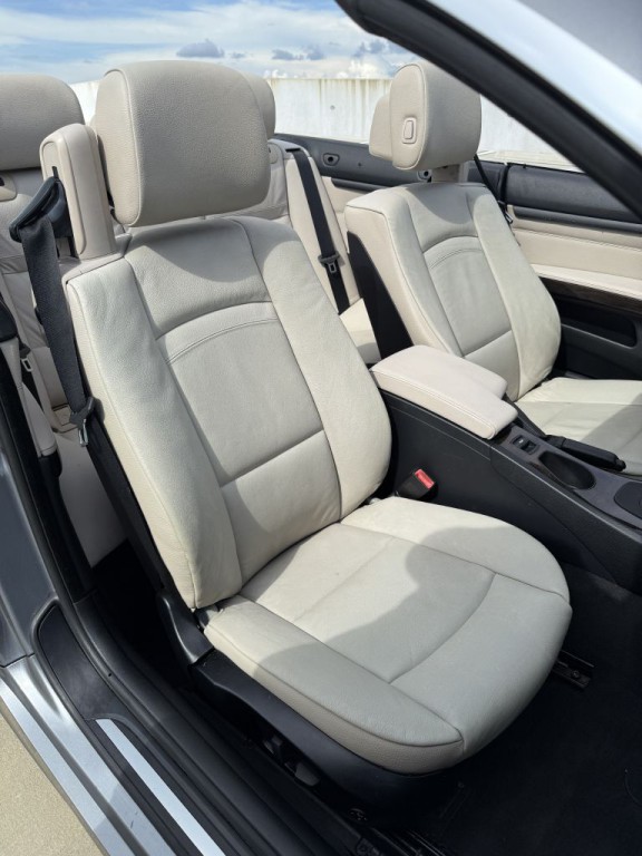 2012 BMW 3 Series Image 19