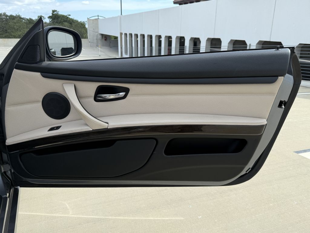 2012 BMW 3 Series Image 21