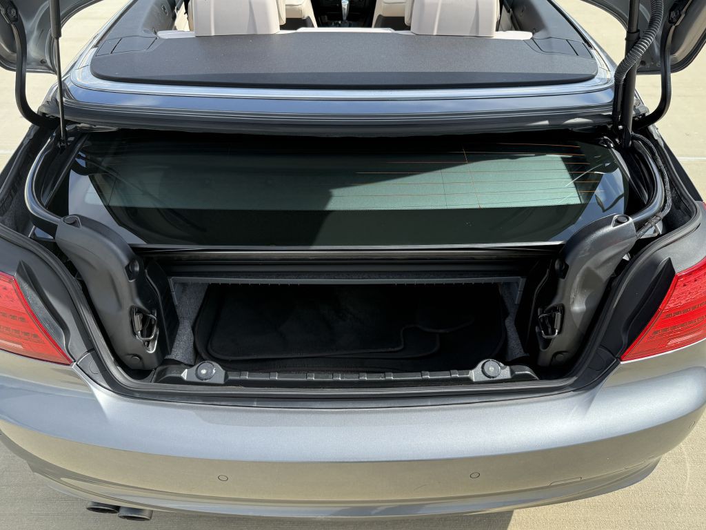 2012 BMW 3 Series Image 23