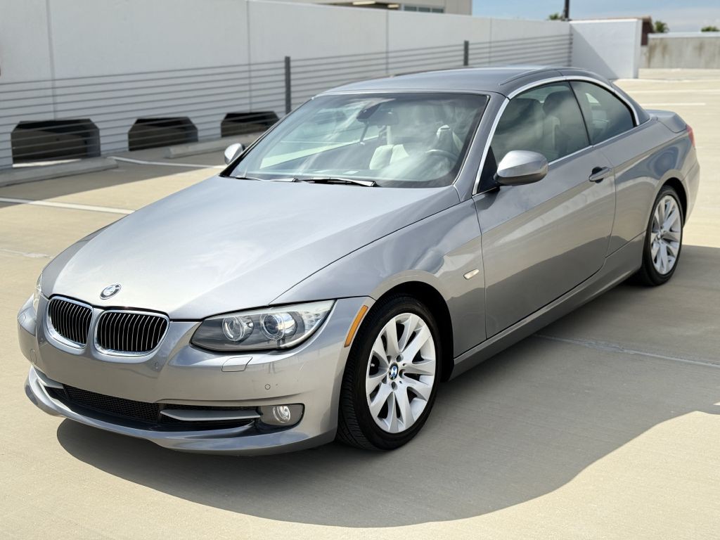 2012 BMW 3 Series Image 24