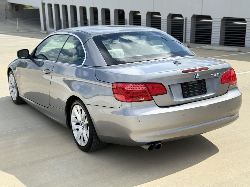 2012 BMW 3 Series Image 25