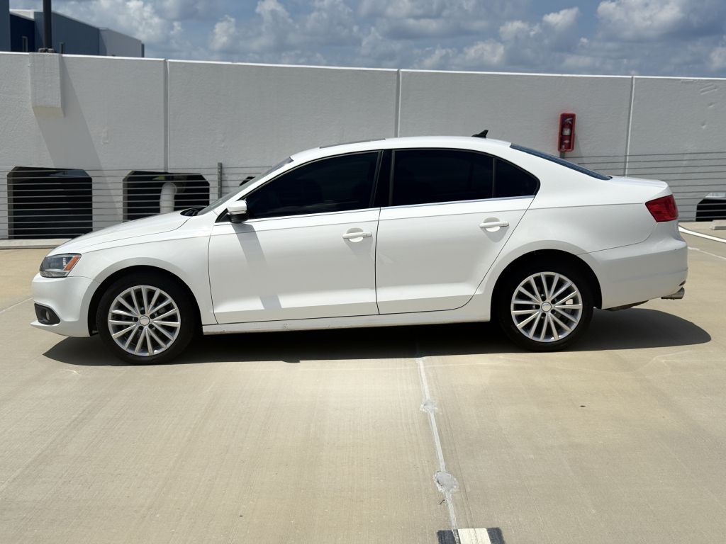 2011 Volkswagen Jetta Image 2