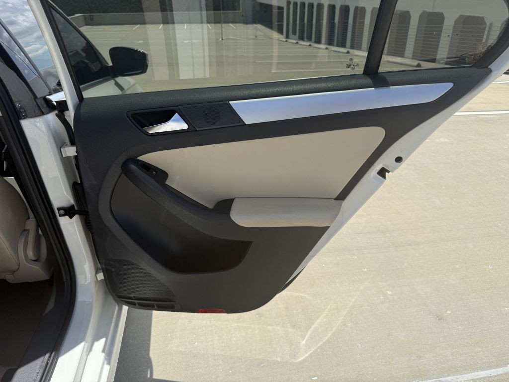 2011 Volkswagen Jetta Image 23