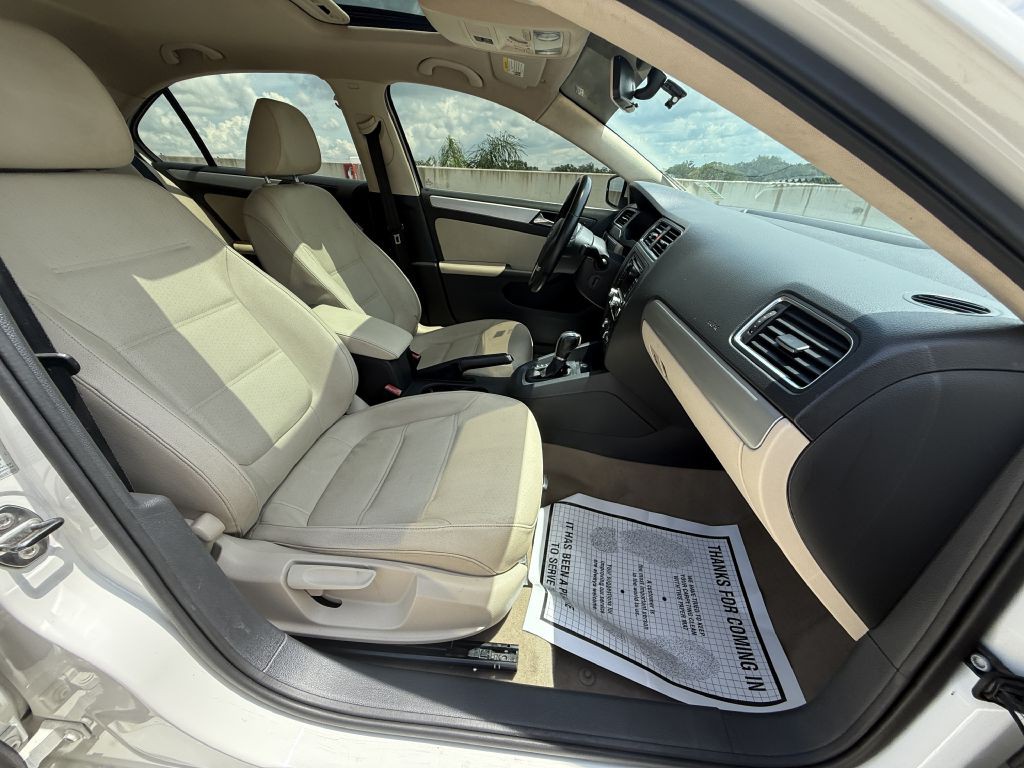2011 Volkswagen Jetta Image 24