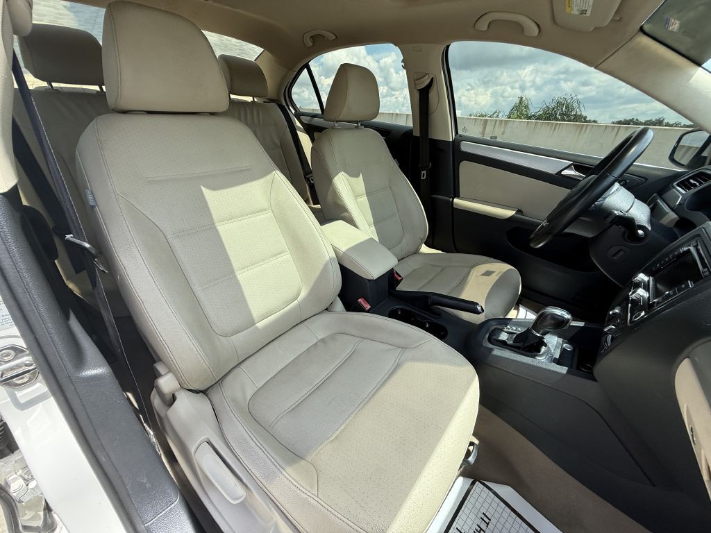 2011 Volkswagen Jetta Image 25