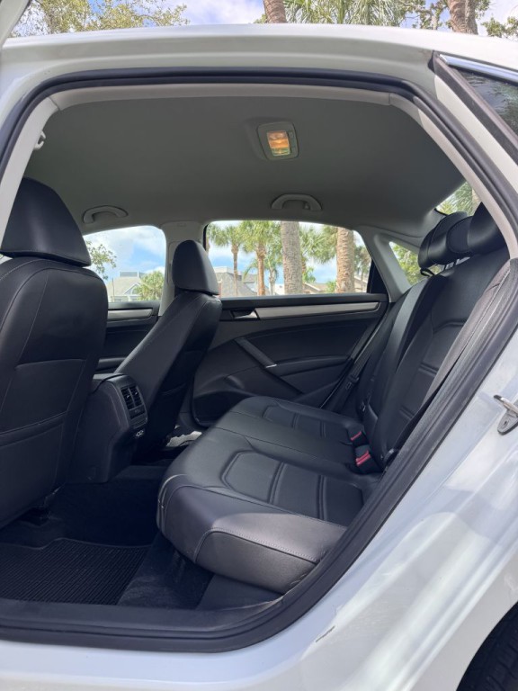 2020 Volkswagen Passat Image 11