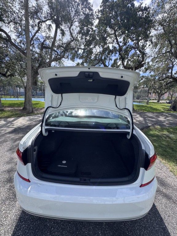 2020 Volkswagen Passat Image 13
