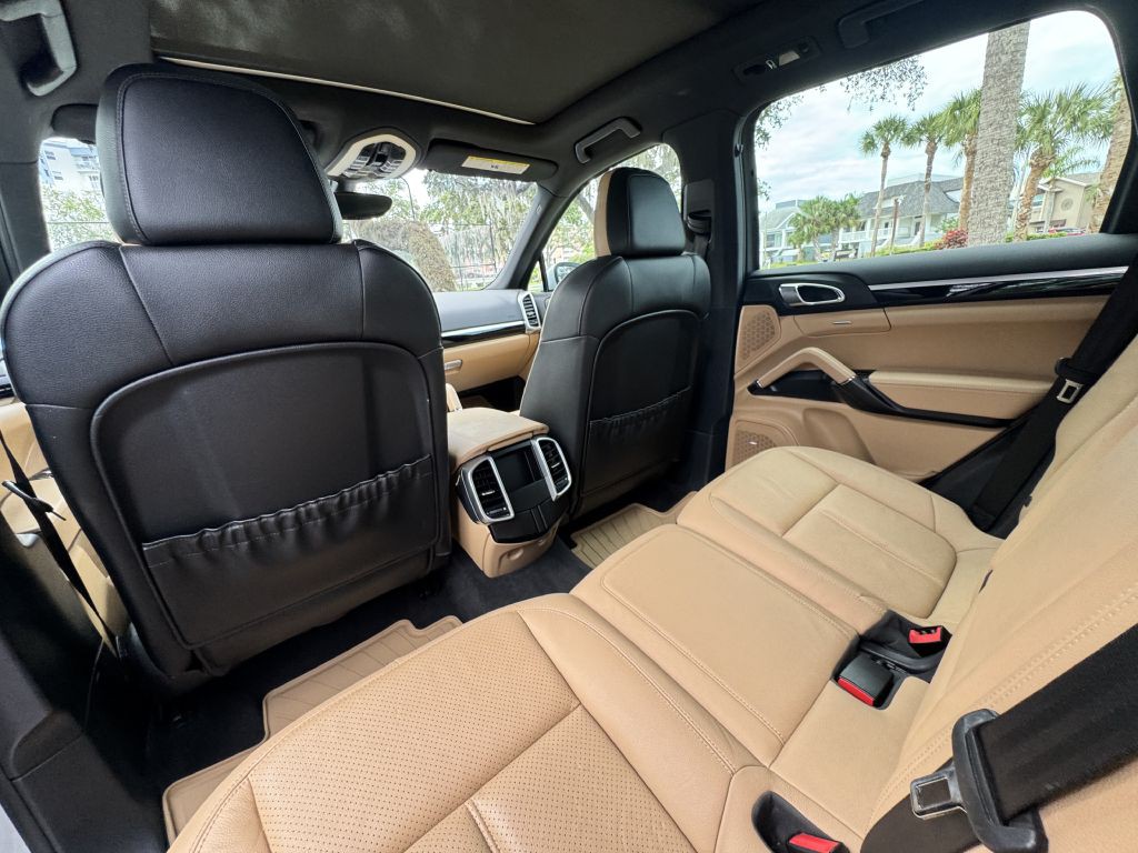 2014 Porsche Cayenne Image 12