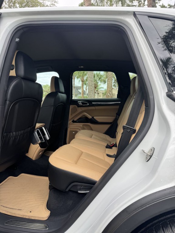 2014 Porsche Cayenne Image 13