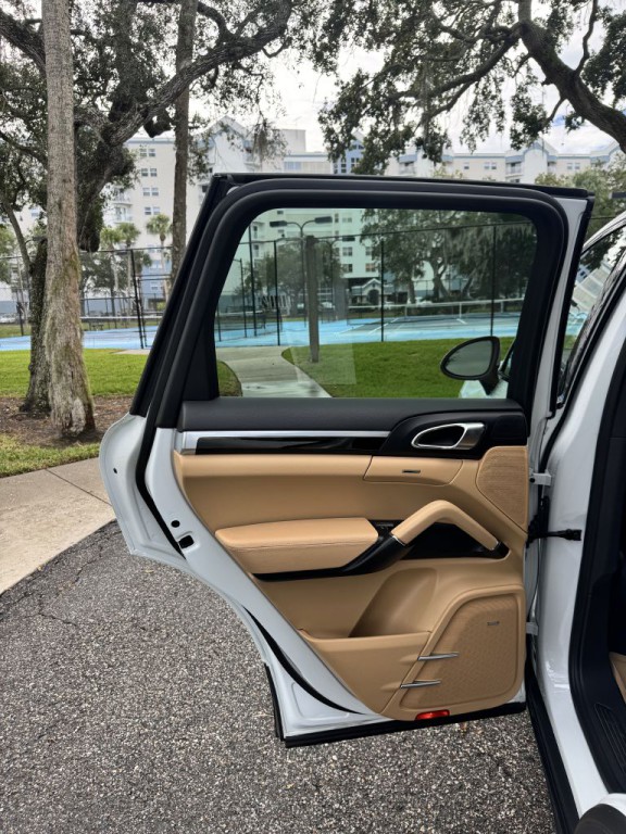 2014 Porsche Cayenne Image 14