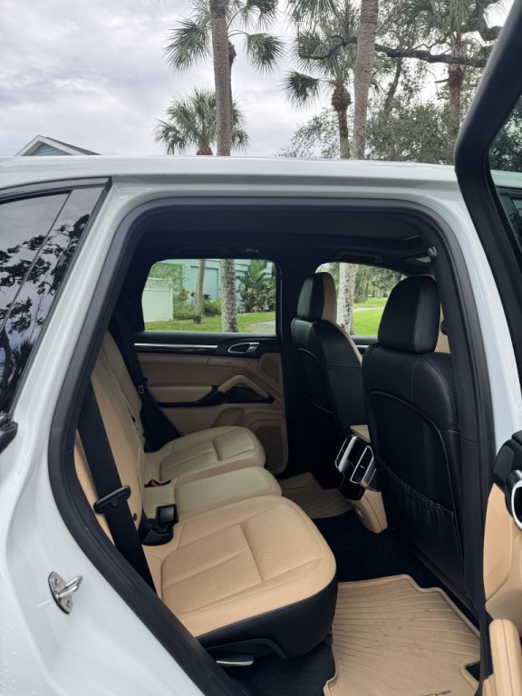 2014 Porsche Cayenne Image 17