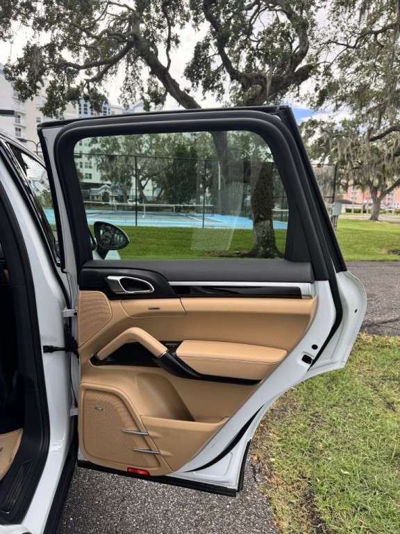 2014 Porsche Cayenne Image 18