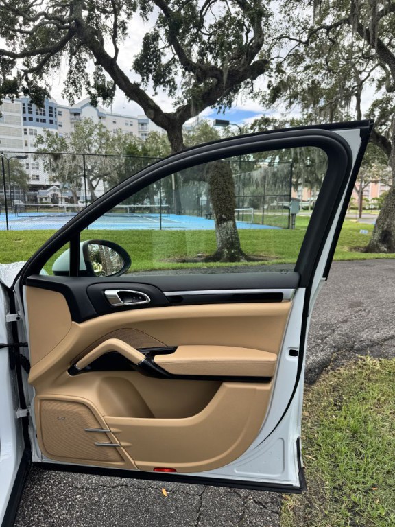 2014 Porsche Cayenne Image 21