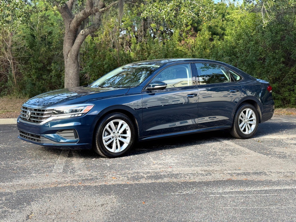 2021 Volkswagen Passat Image 2