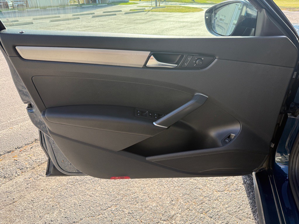 2021 Volkswagen Passat Image 11