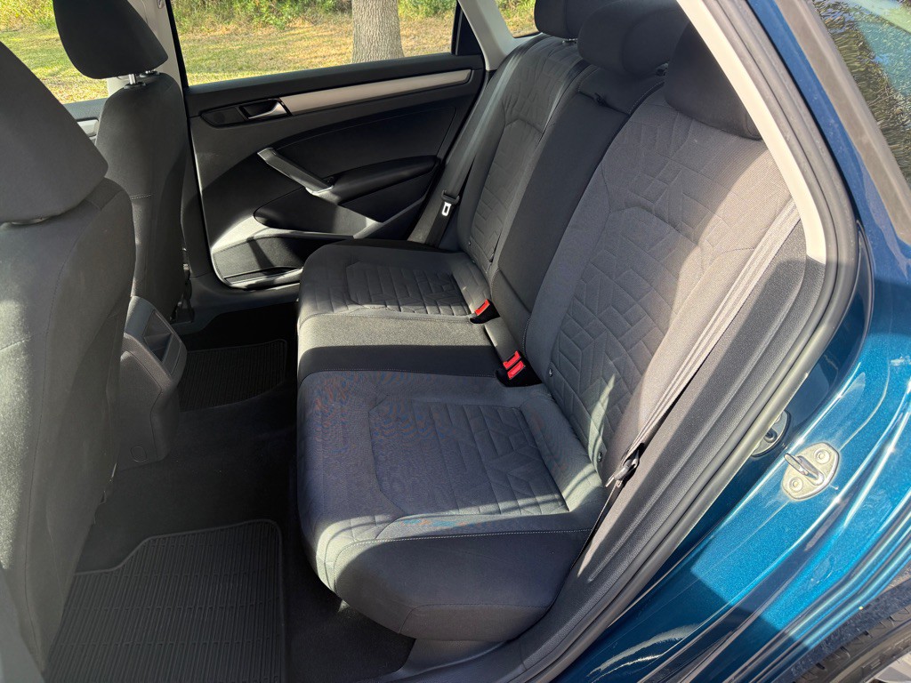 2021 Volkswagen Passat Image 12