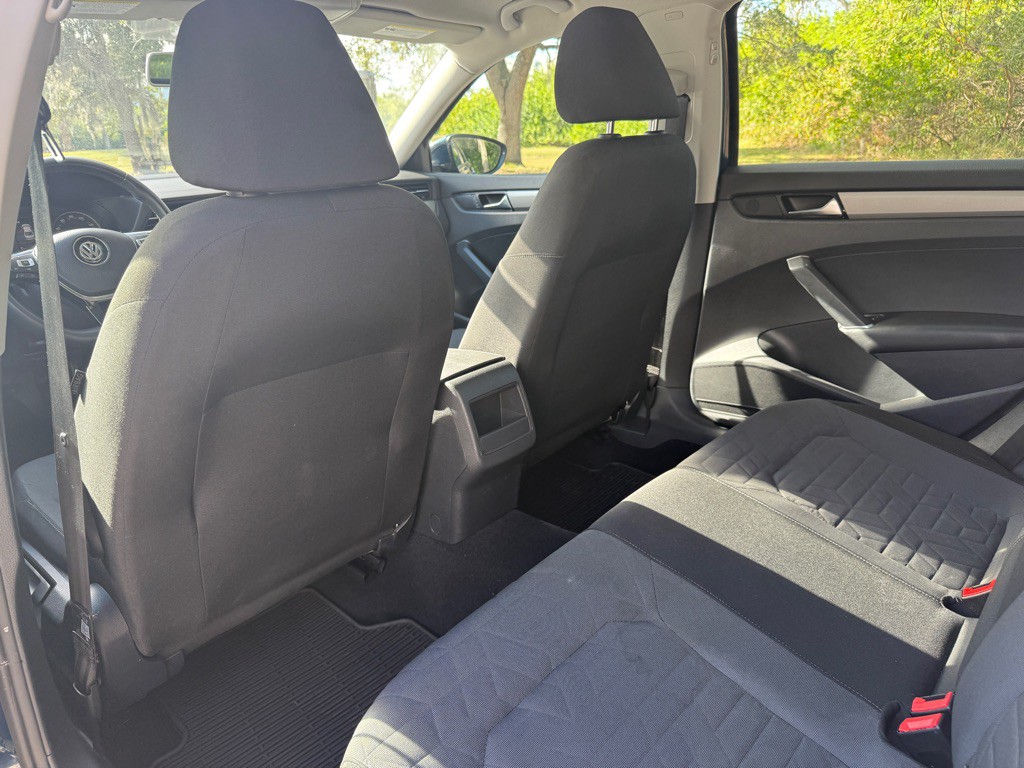 2021 Volkswagen Passat Image 13