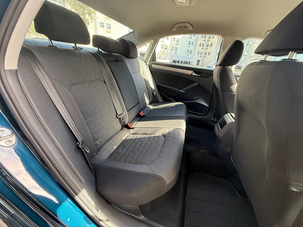 2021 Volkswagen Passat Image 15