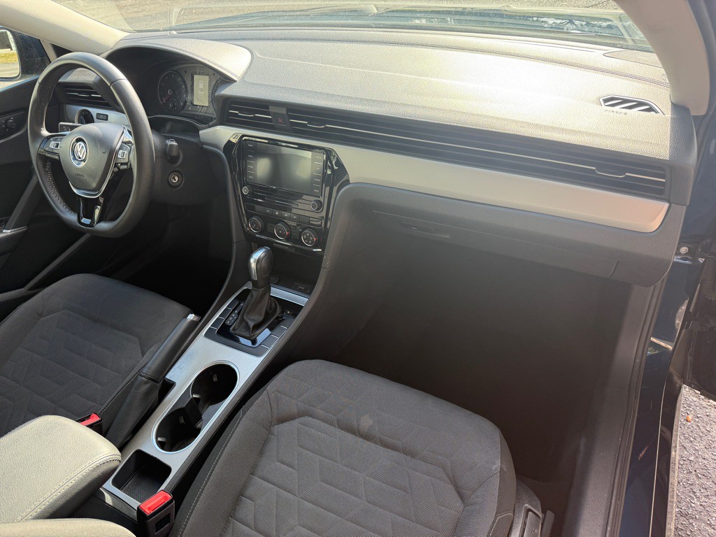 2021 Volkswagen Passat Image 17