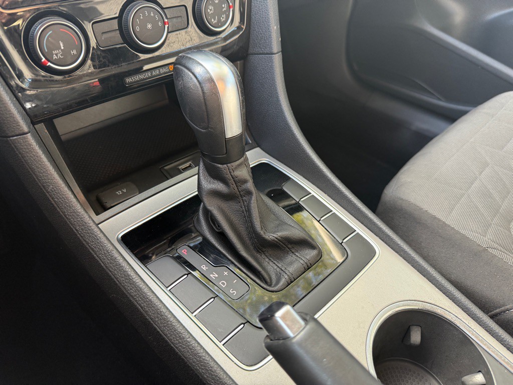 2021 Volkswagen Passat Image 20