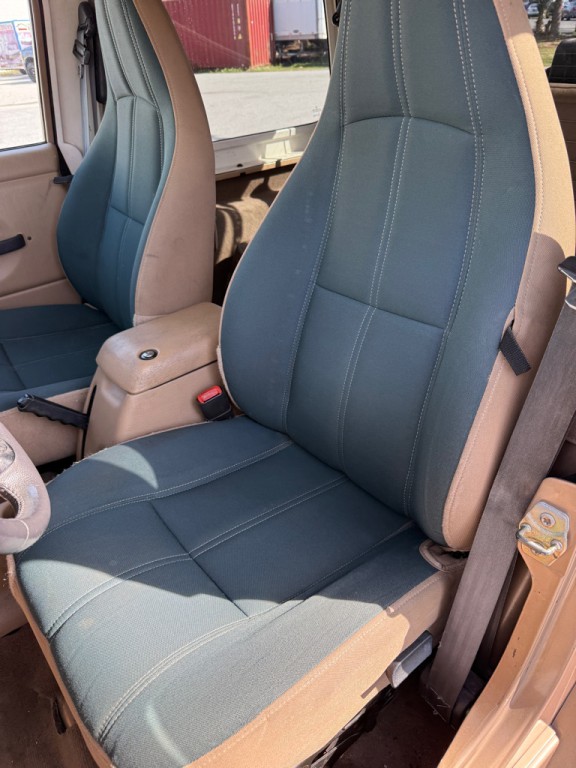 1999 Jeep Wrangler Image 12