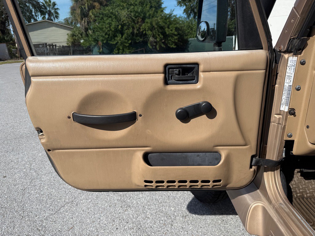 1999 Jeep Wrangler Image 14