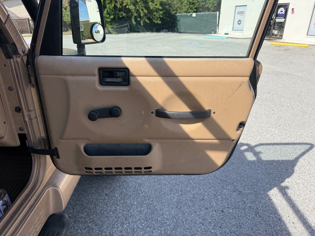 1999 Jeep Wrangler Image 19