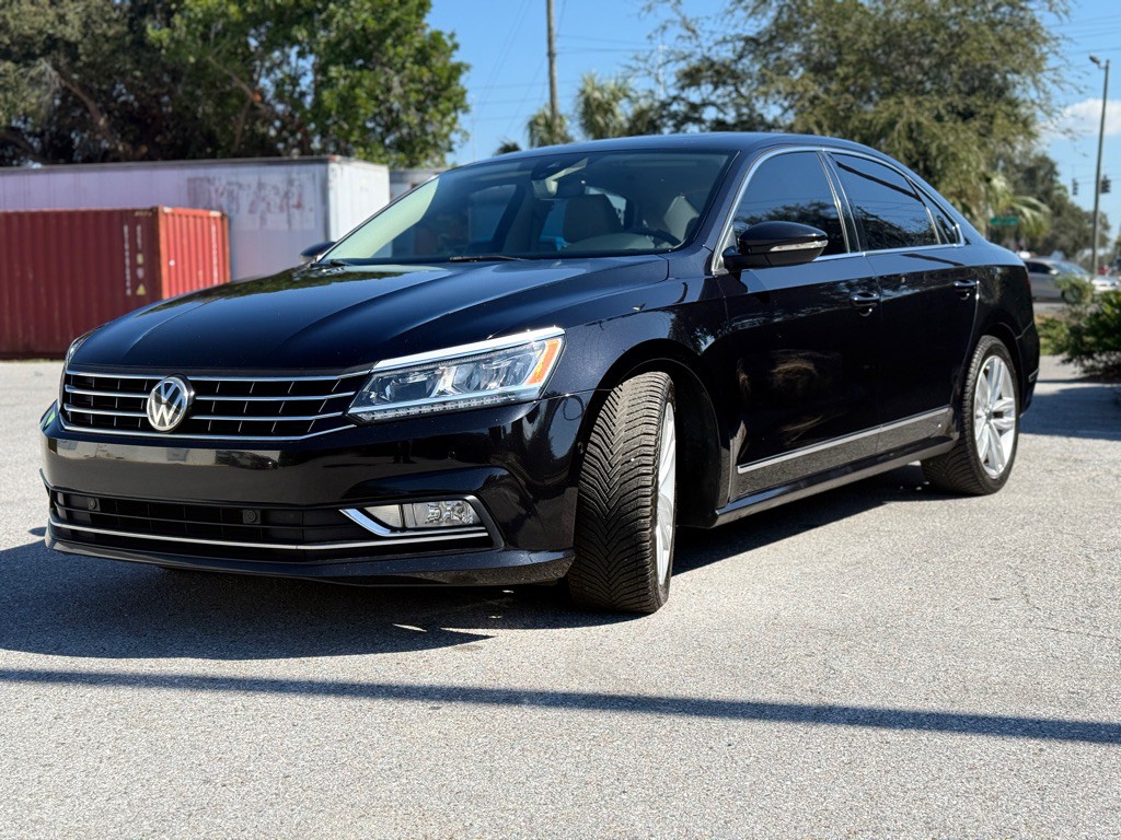 2017 Volkswagen Passat Image 2