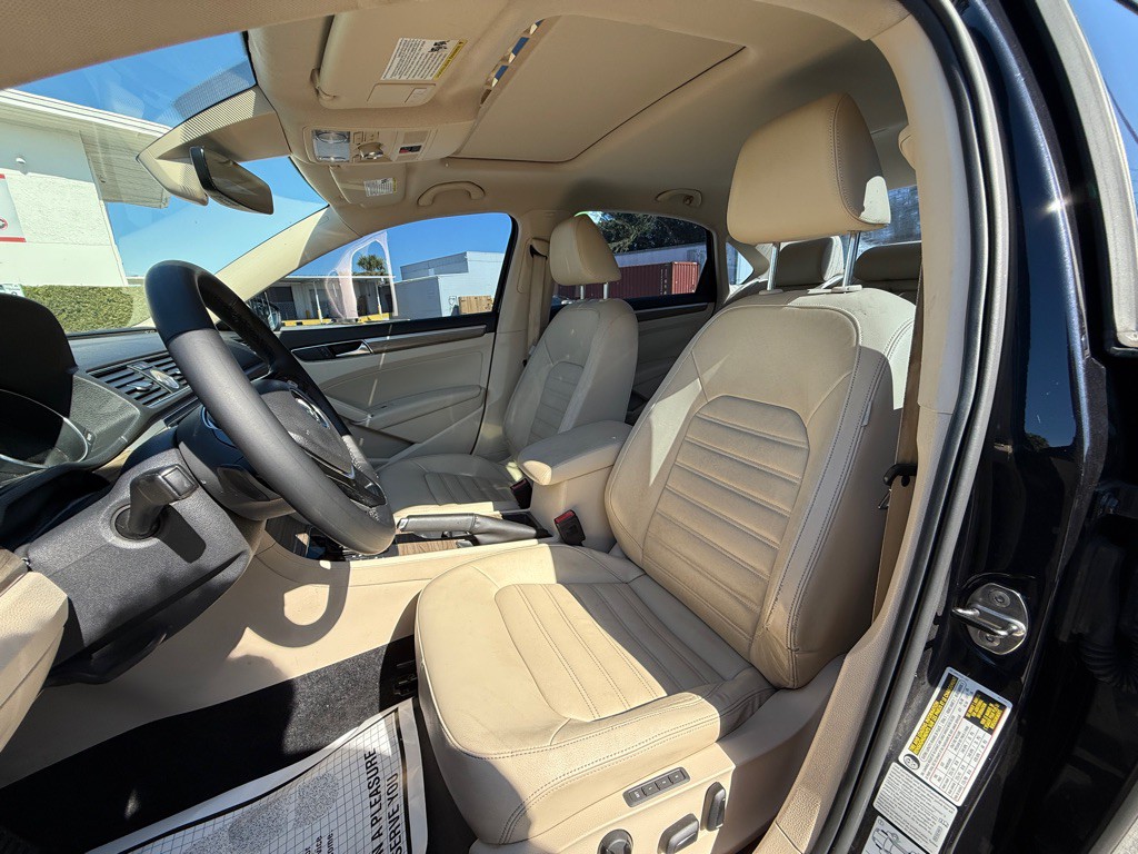 2017 Volkswagen Passat Image 8