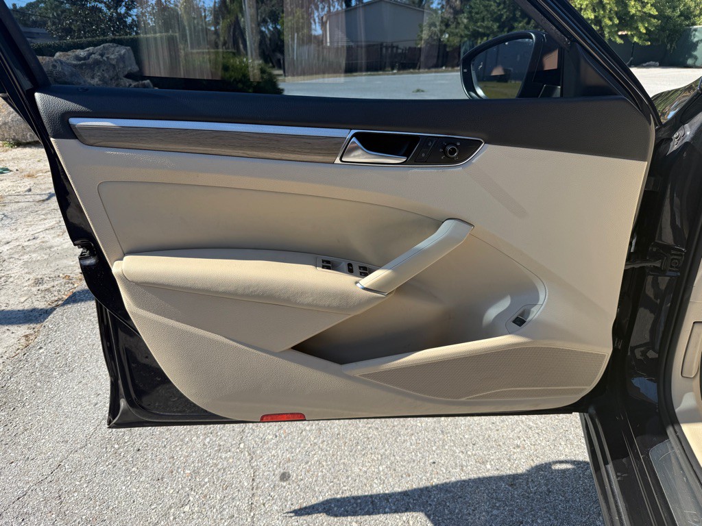 2017 Volkswagen Passat Image 10