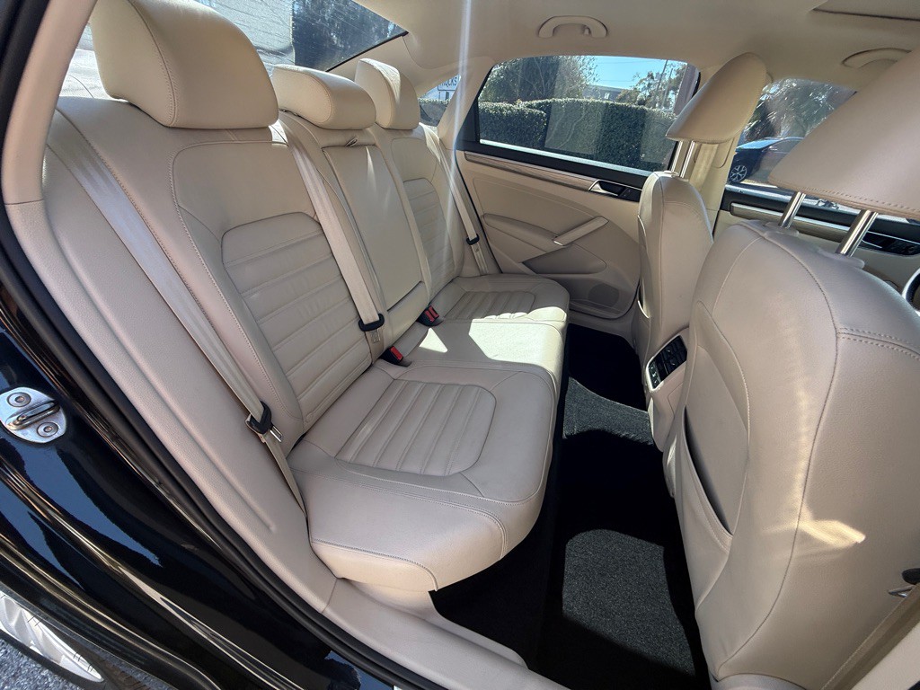 2017 Volkswagen Passat Image 14