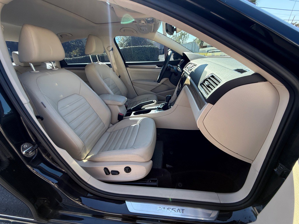 2017 Volkswagen Passat Image 15