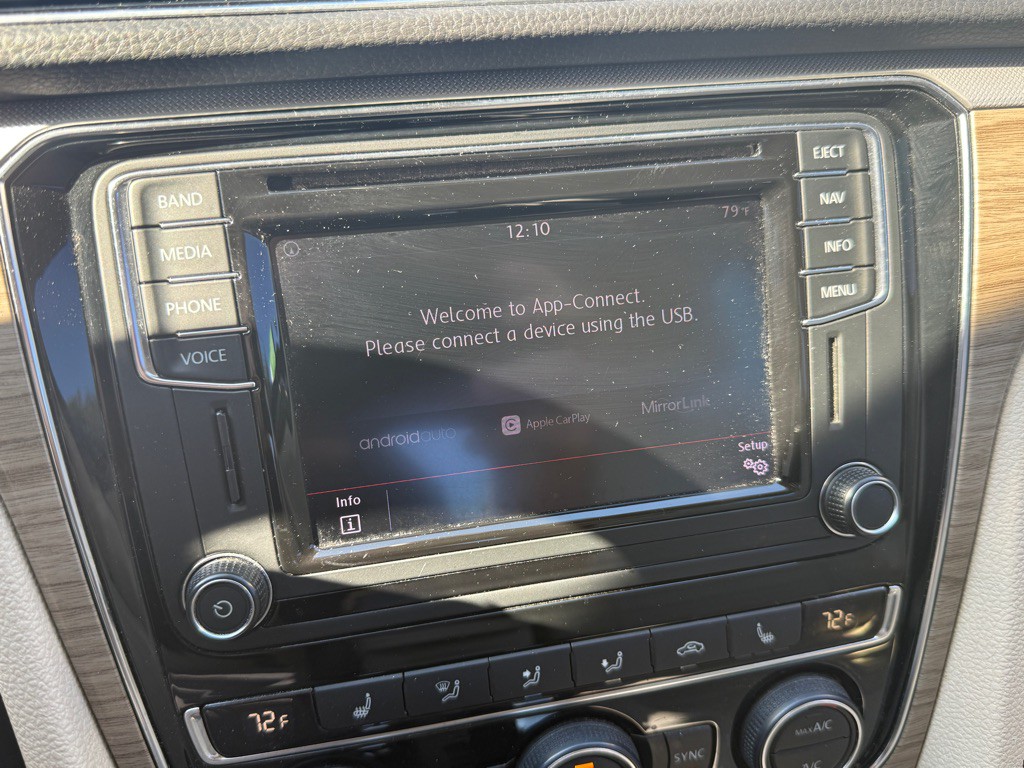 2017 Volkswagen Passat Image 18