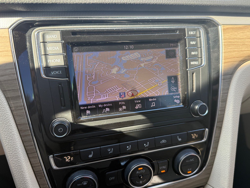 2017 Volkswagen Passat Image 19