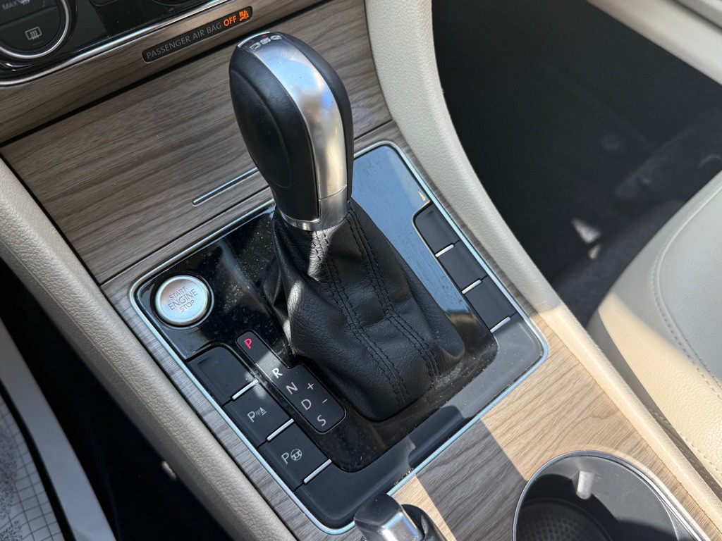 2017 Volkswagen Passat Image 21