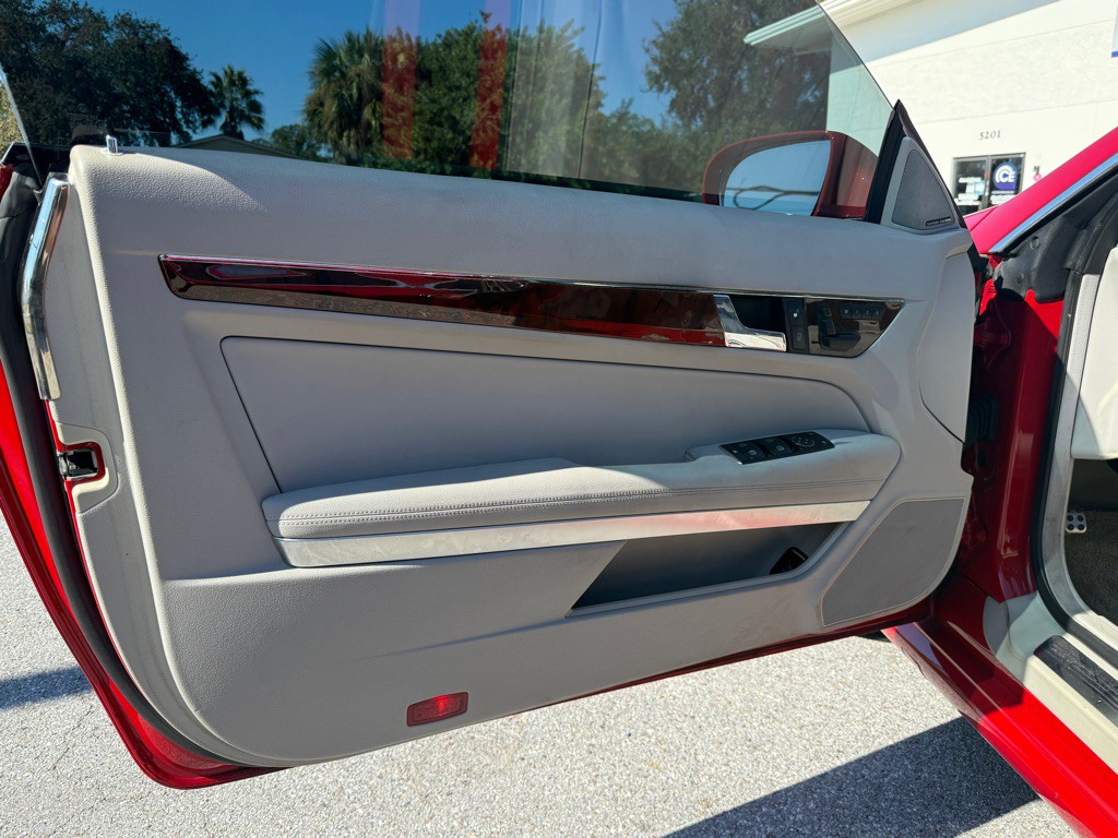 2010 Mercedes-Benz E-Class Image 12