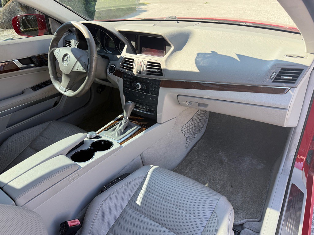 2010 Mercedes-Benz E-Class Image 16