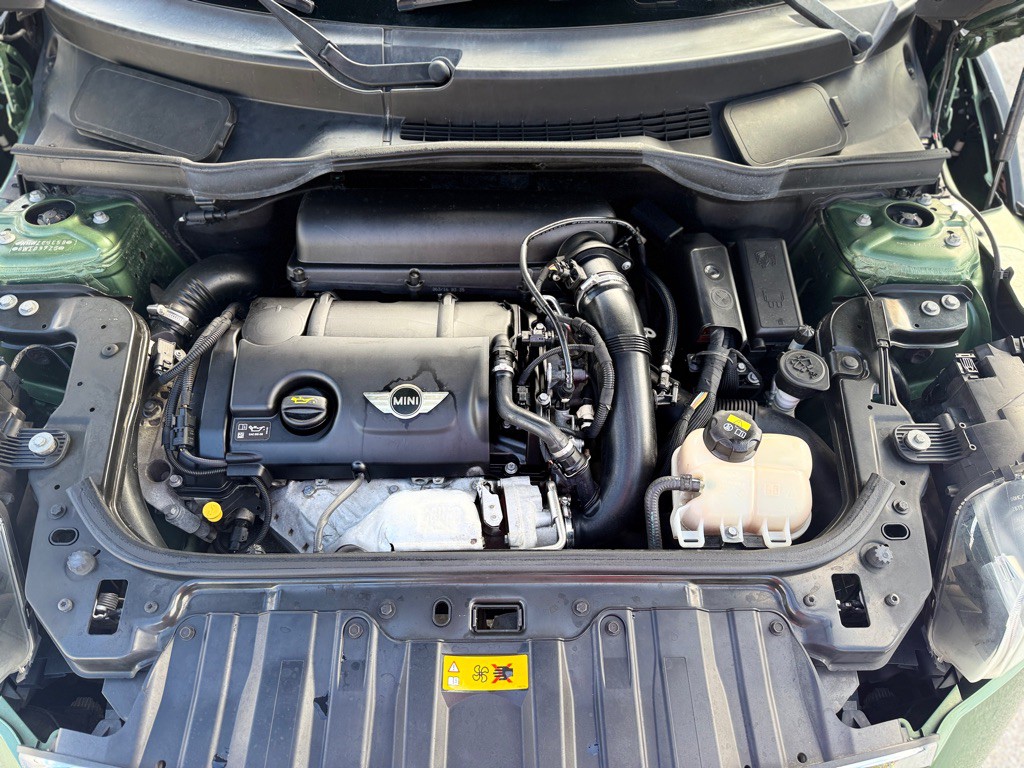 2016 MINI Cooper Image 8