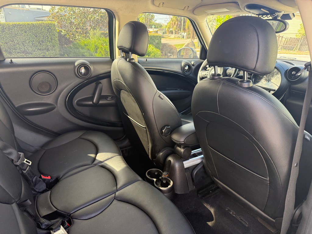 2016 MINI Cooper Image 17