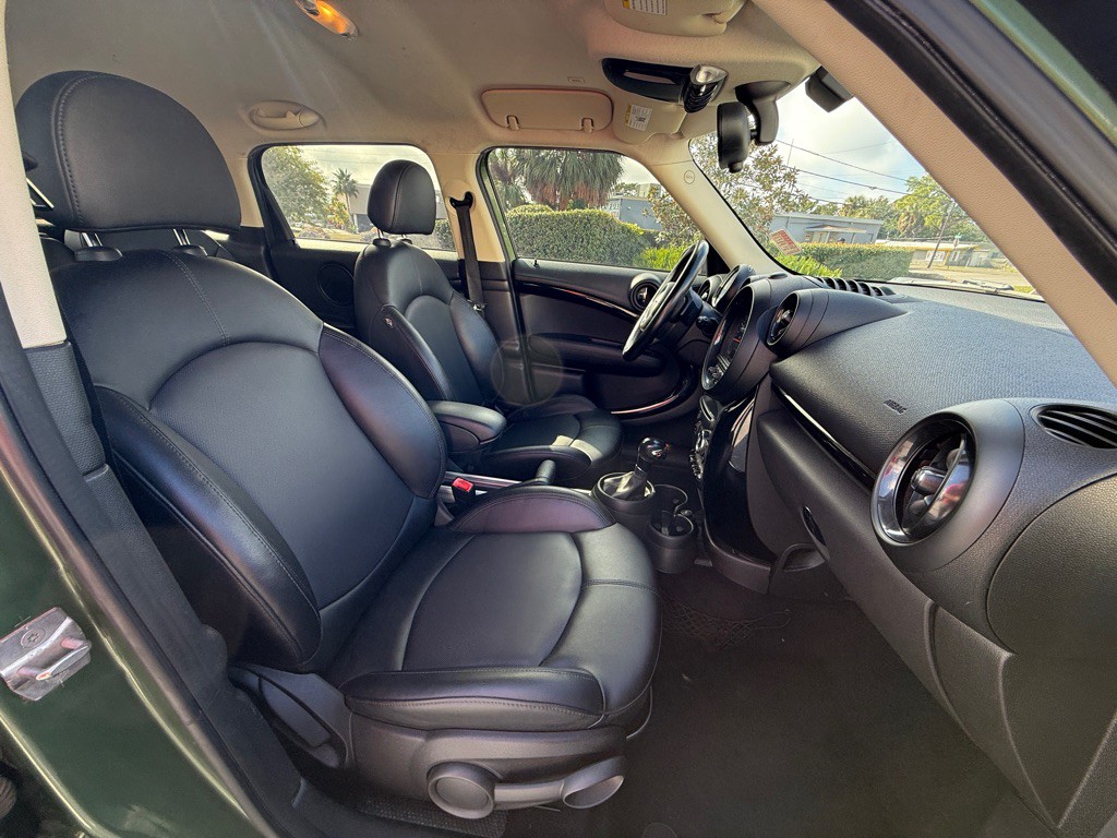 2016 MINI Cooper Image 18