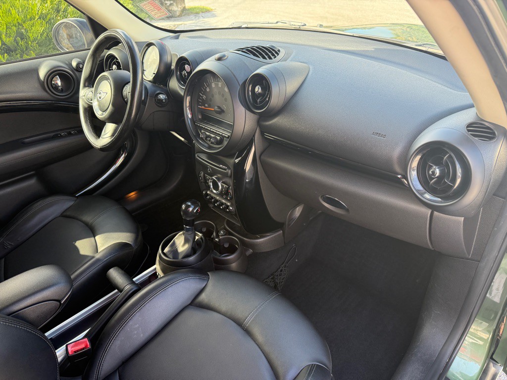 2016 MINI Cooper Image 19