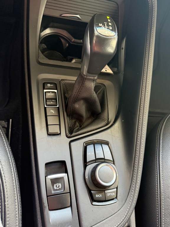 2016 MINI Cooper Image 25