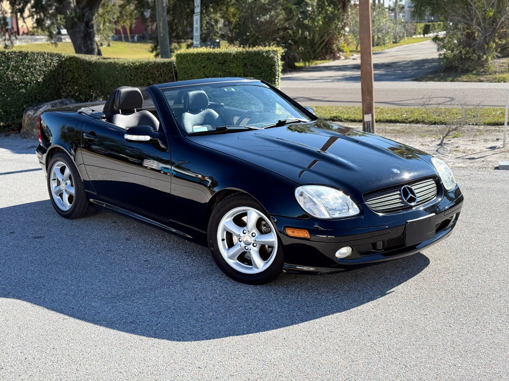 2003 Mercedes-Benz SLK-Class Image 2