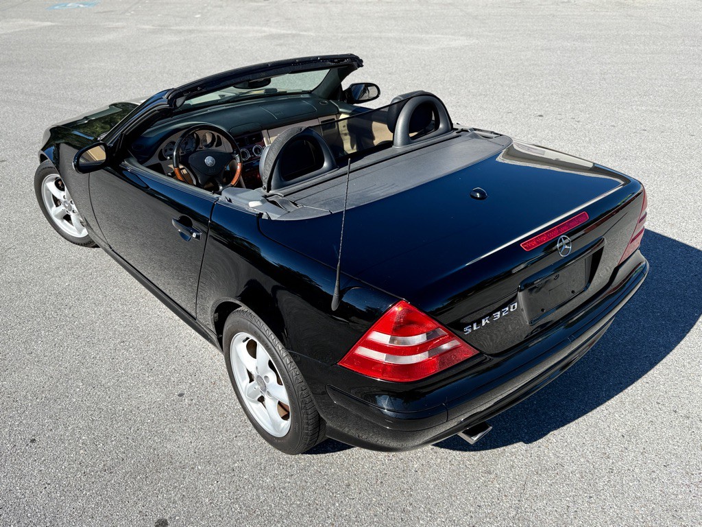 2003 Mercedes-Benz SLK-Class Image 4