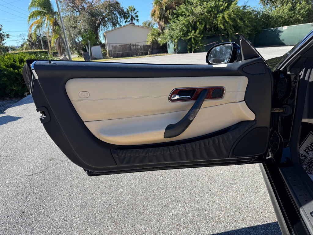 2003 Mercedes-Benz SLK-Class Image 10