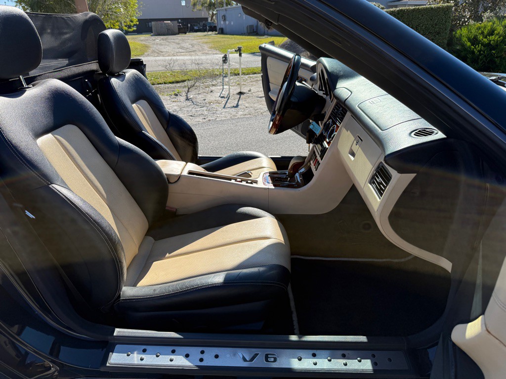 2003 Mercedes-Benz SLK-Class Image 11