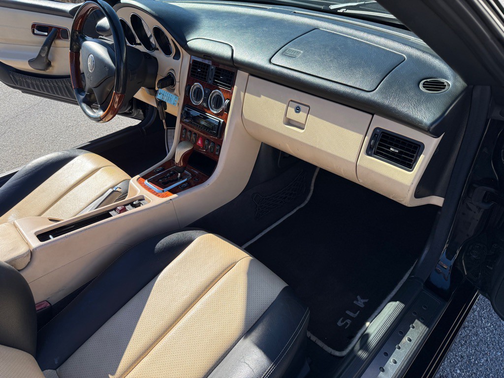 2003 Mercedes-Benz SLK-Class Image 12