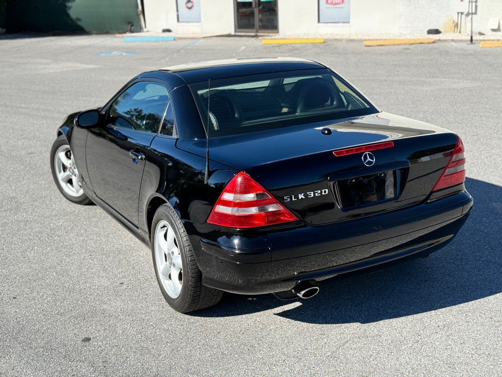 2003 Mercedes-Benz SLK-Class Image 17