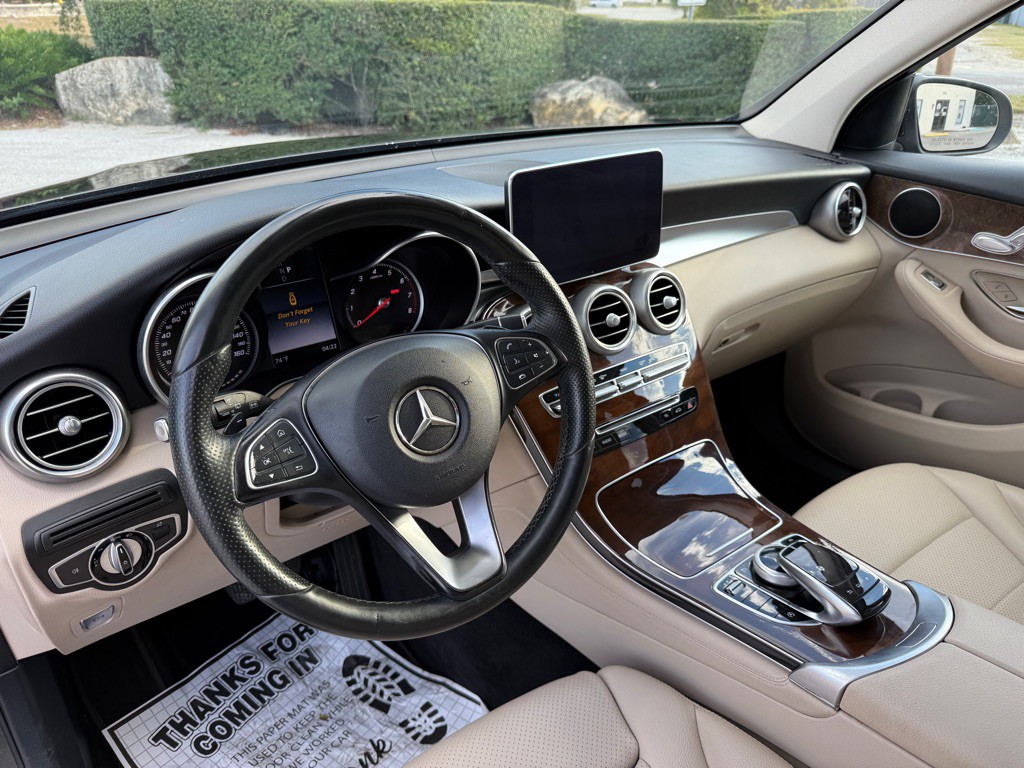 2016 Mercedes-Benz GLC-Class Image 9