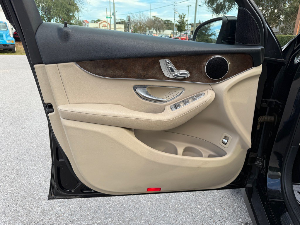 2016 Mercedes-Benz GLC-Class Image 10